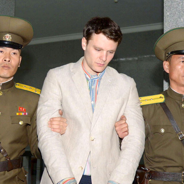 Освободеният от Северна Корея американски студент е починал в болница