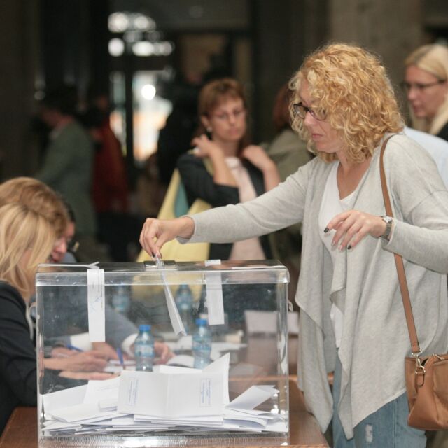 Висока избирателна активност при избора на членове на ВСС 