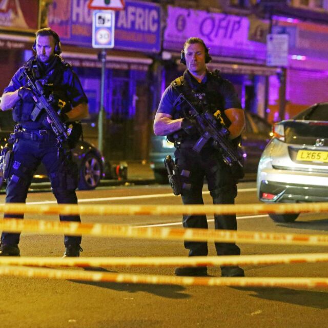Мъжът, нападнал хора край джамия в Лондон, е обвинен в тероризъм