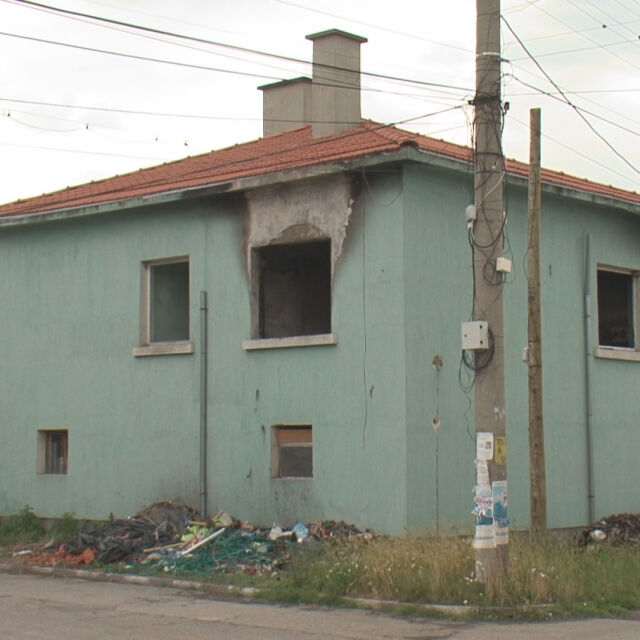 Изгорялата къща на многодетното семейство от Ягодово вече има нов покрив