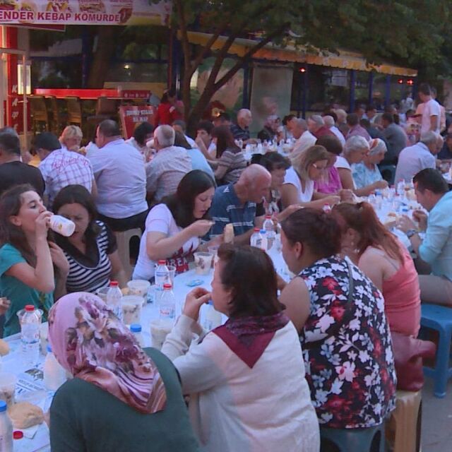 Християни и мюсюлмани седнаха заедно на ифтар в Кърджали