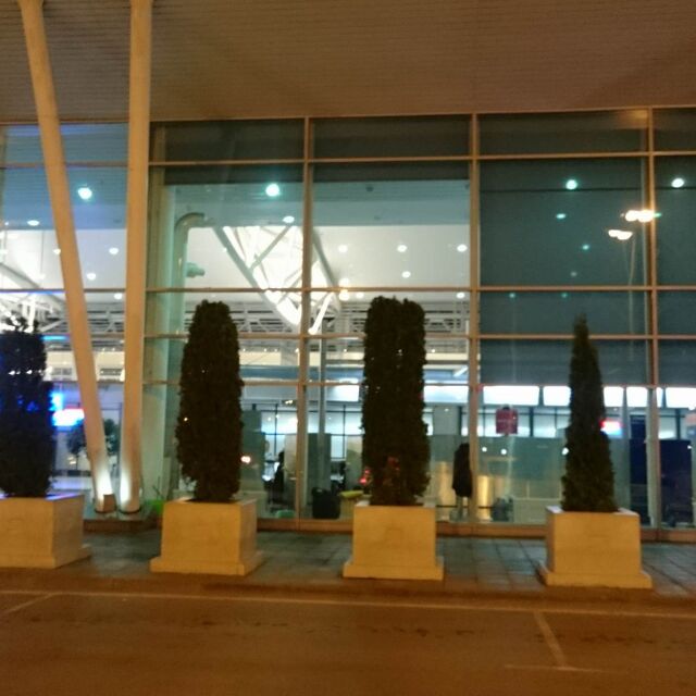 Няма извънредни мерки за сигурност на летище София след фалшивия сигнал за бомба 