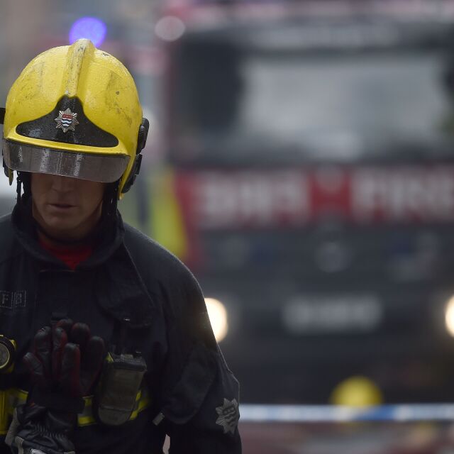 Пожар избухна в жилищна сграда в Източен Лондон (ВИДЕО)