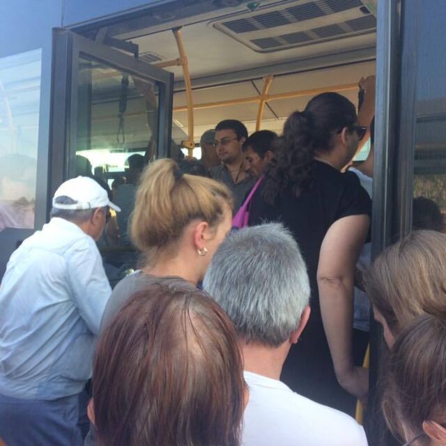Ключова автобусна линия в София е неизползваема заради ново разписание