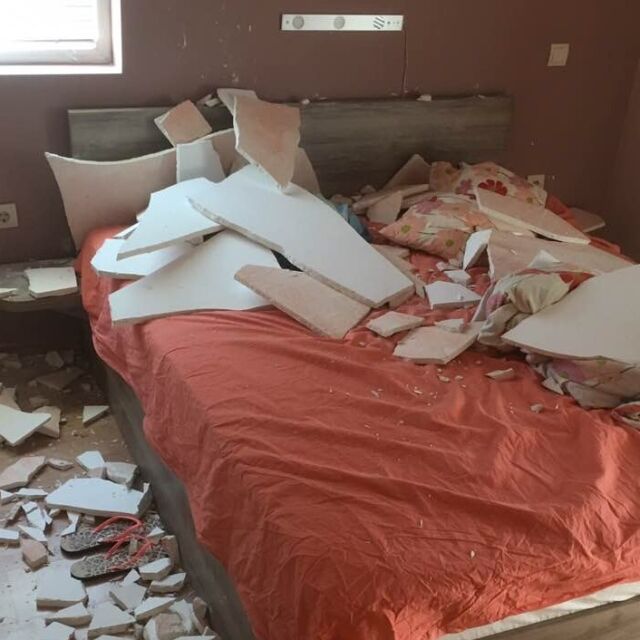 Скъпо строителство, съмнително качество: Таван падна в леглото на софиянец (ВИДЕО)