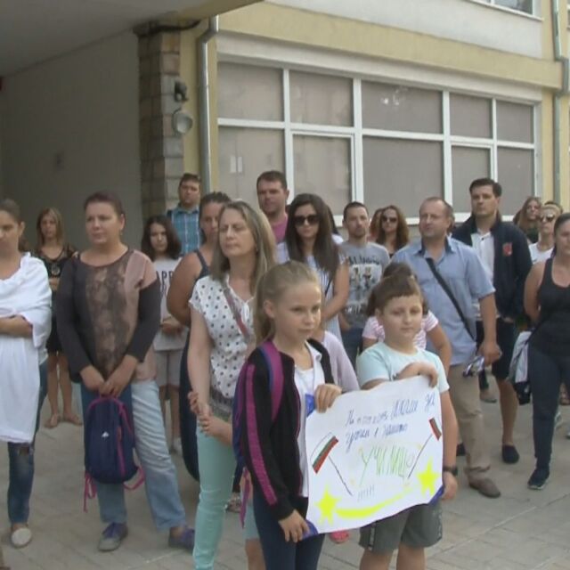 Новоизградено училище във Варна стои празно, защото е опасно