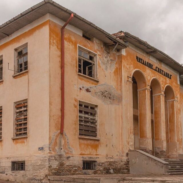 Държава и местна власт с кризисен план за разрушеното читалище в Шипка 