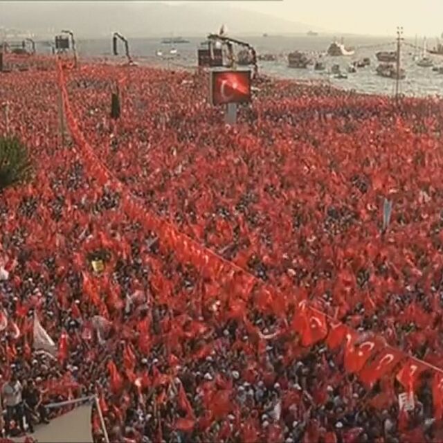 Турската опозиция с милионен митинг в Измир, готви по-голям в Истанбул