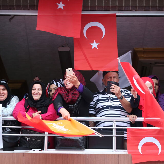Турция гласува на исторически президентски и парламентарни избори