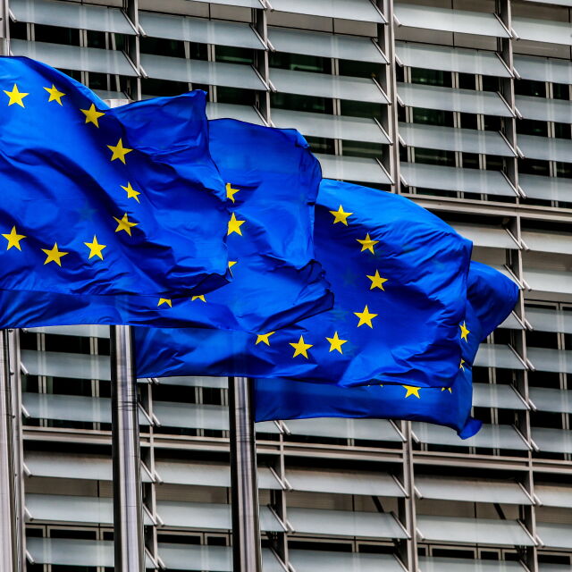 Брюксел решава дали да обвърже европарите с върховенството на закона