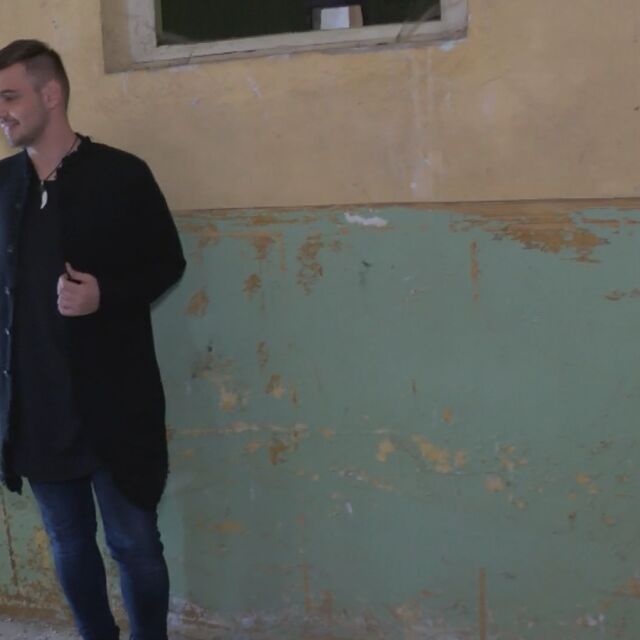 Рафаел от „Гласът на България” снима клип в читалището в Шипка