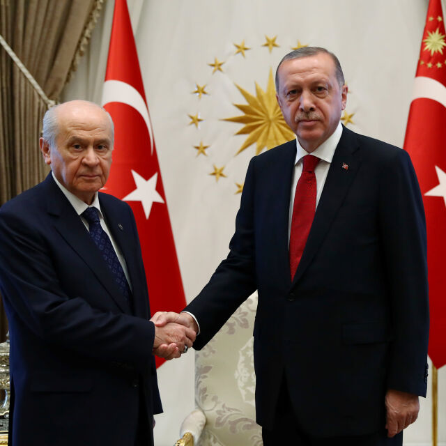 Националистите и Ердоган се разбраха за отмяна на извънредното положение