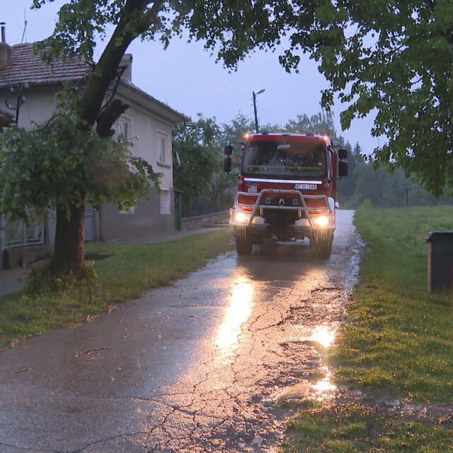 Безсъна нощ и в Еленския Балкан заради наводнения