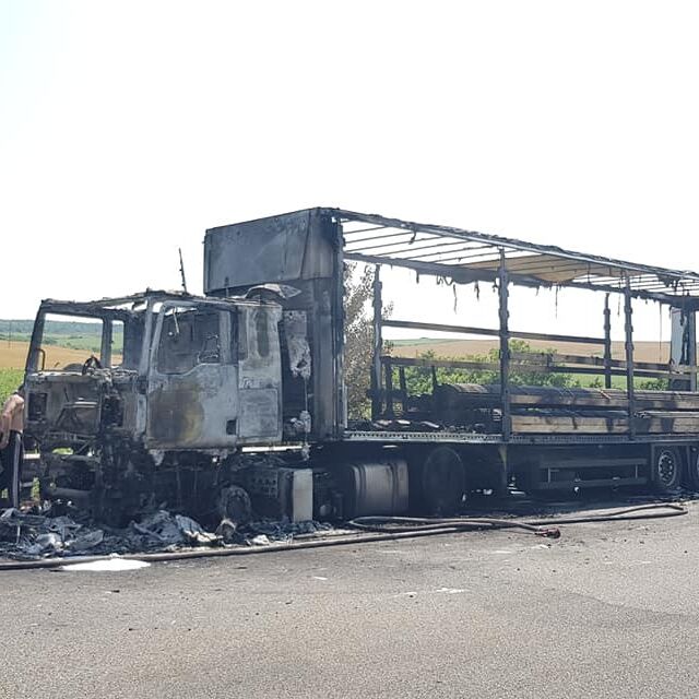 Камион с желязо се запали на магистрала "Марица" 