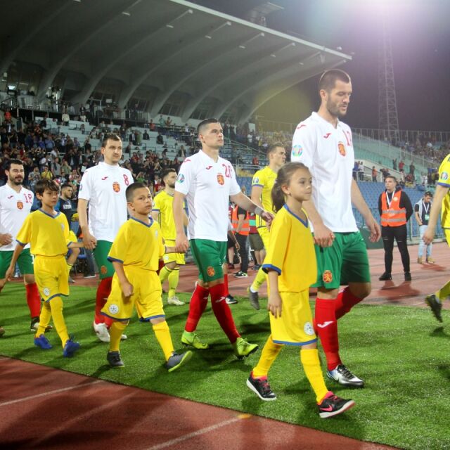 Без публика срещу Англия? УЕФА разследва България за расизъм
