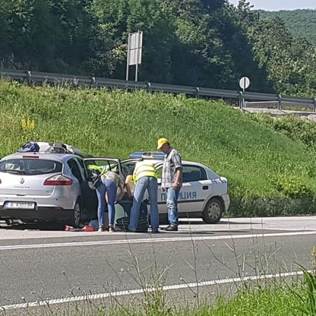 Една жертва и четирима ранени в катастрофа с полицейски автомобил край Ябланица