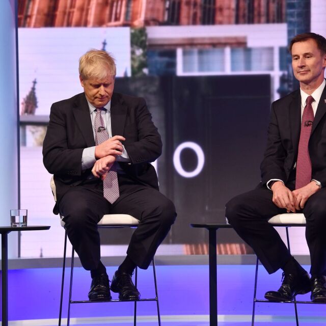 Кандидатите за британски премиер влязоха в ожесточен спор за брекзит