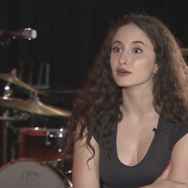 15-годишната Алма, която покори българските класации и ефира на MTV