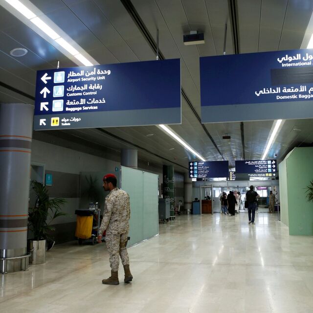 8 души са ранени при нападение с дрон срещу саудитско летище 