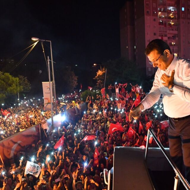 Празненства и грандиозен митинг в Истанбул след победата на Имамоглу