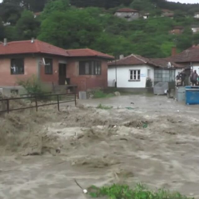 Котелчани след бедствието: Направете дига на реката, за да няма такива наводнения