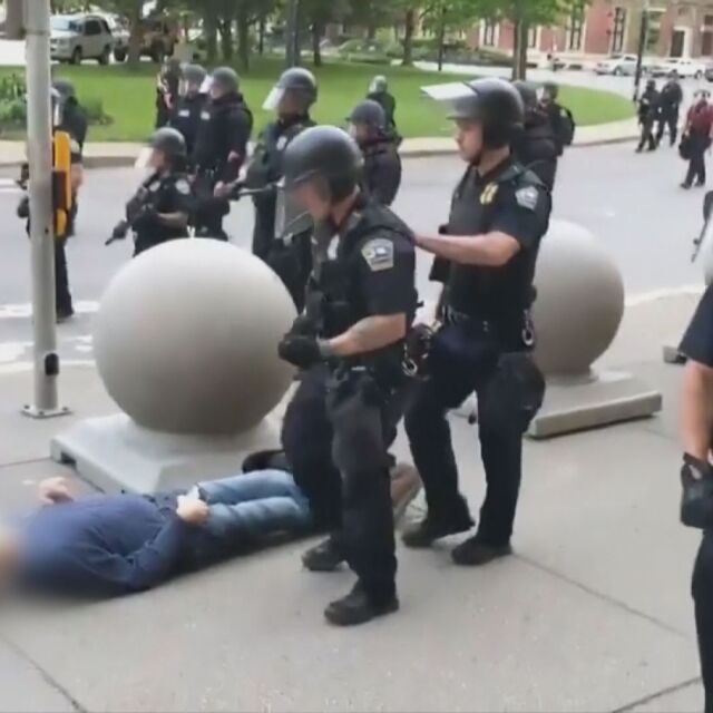 Нови клипове с полицейско насилие шокираха САЩ