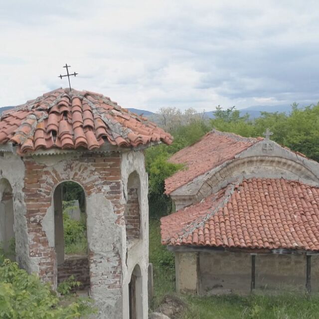„Изгубени във времето“: Реставрацията на тривековната църква в село Режанци