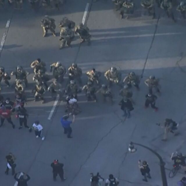Парти на протест: Националната гвардия и демонстранти танцуват заедно в Атланта