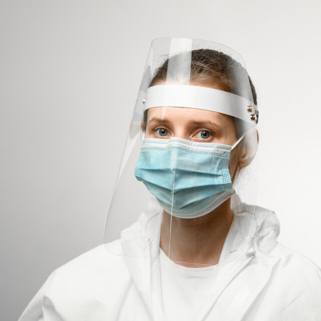 Колко ефикасни са пластмасовите шлемове за лице в предпазването от коронавирус