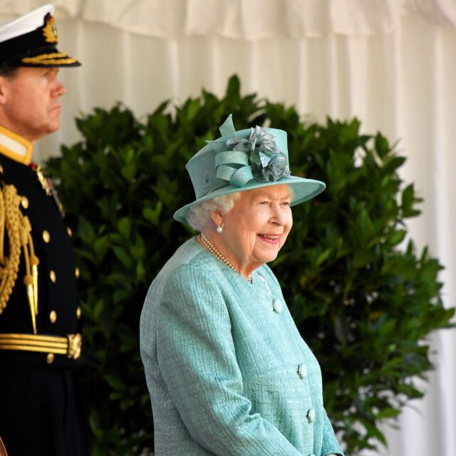 Kралица Елизабет II беше посрещната от салюти в Уиндзор по случай рождения ѝ ден