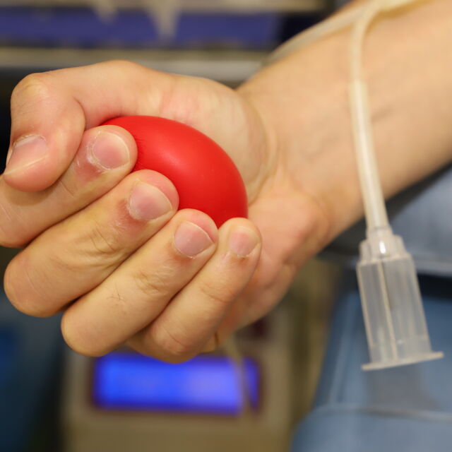 Все повече желаещи даряват кръвна плазма в помощ на болни от  COVID-19 у нас