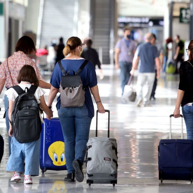 След забраната за полети: Близо 500 руски туристи са блокирани в България