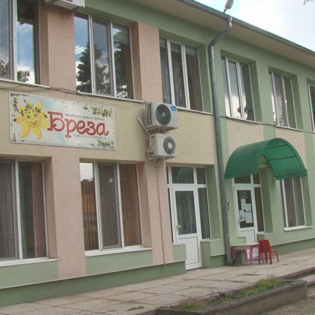 Възпитатели в детската градина в Пловдив: Детето скочи само от втория етаж