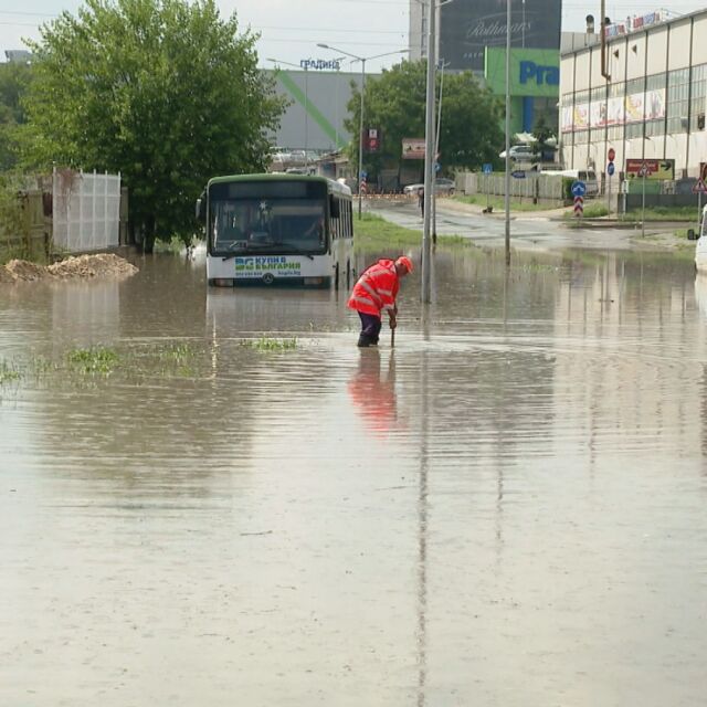 За седмица: Трети порой наводни улиците във Варна