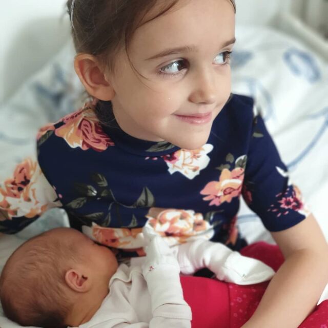 Дичо показа новородената си дъщеря Тина