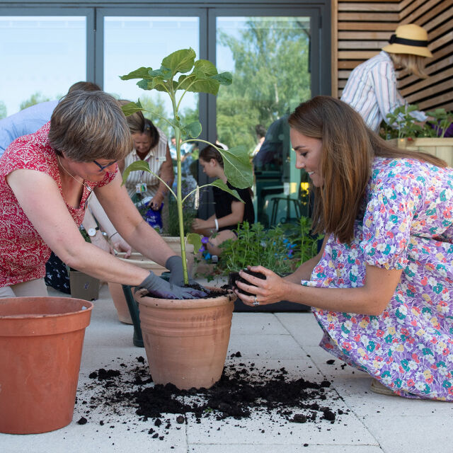 Кейт Мидълтън помогна за създаването на градина в детски хоспис (СНИМКИ)