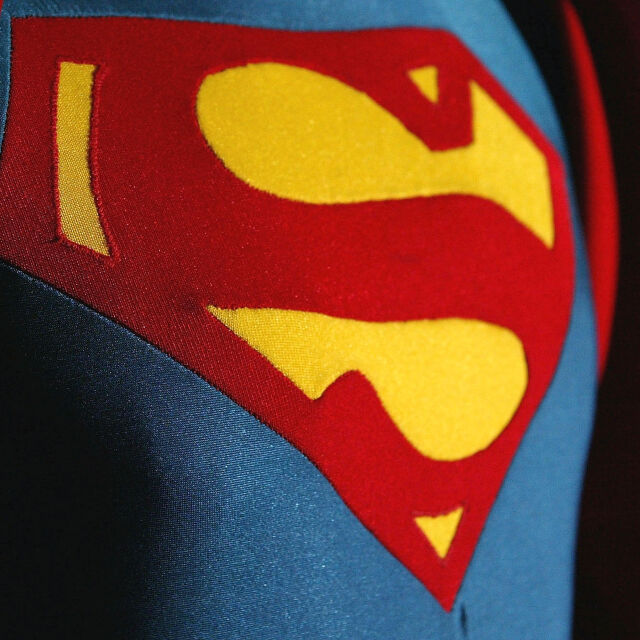 Продават наметалото на най-известния Супермен