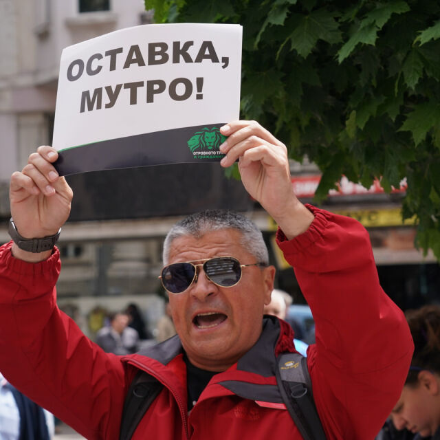 Протест срещу Гешев влезе в Съдебната палата (ВИДЕО)