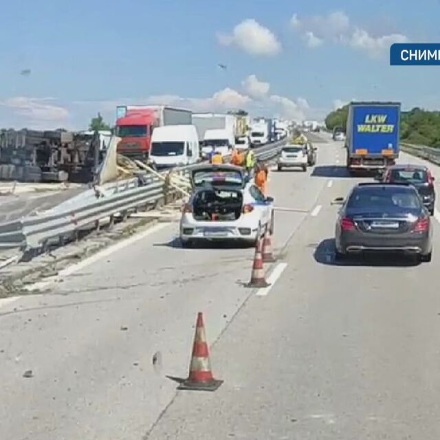 Удар между два тира затвори магистрала "Тракия"