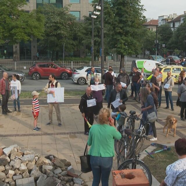 Протест пред общината във Варна срещу презастрояването 