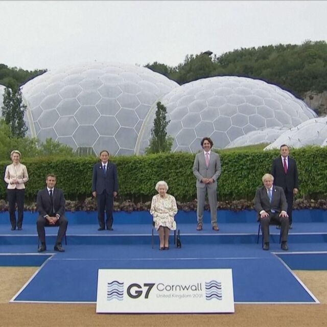 Кралица Елизабет Втора е домакин на официален прием за лидерите от Г-7 (ВИДЕО)
