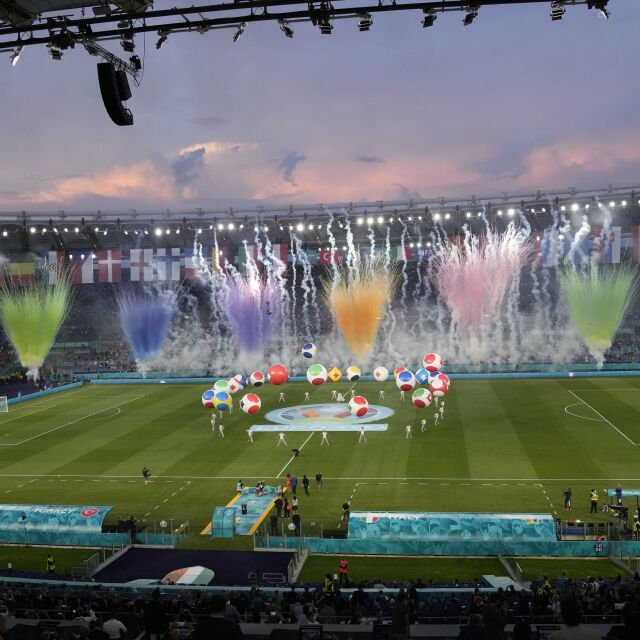 60 години страст: Андреа Бочели и феерия от цветове за старт на Евро 2020 (СНИМКИ)