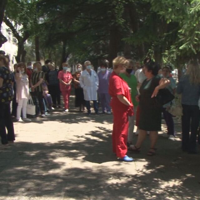 Медици на протест в подкрепа на директора на областната болница в Ямбол