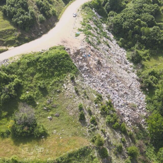 Кмет обяви награда за информация кой изхвърля боклуци край Ковачевица