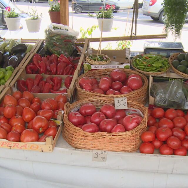 „Чети етикета“: Изчезват ли българските домати и краставици?