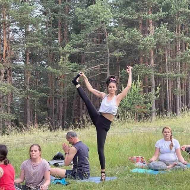 Дзен: актрисата Вили Марковска води курсове по йога на открито