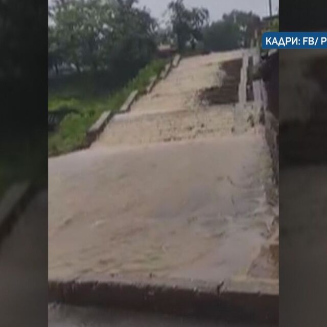 Бедствено положение в Котел: Пороен дъжд наводни улици и къщи в града 