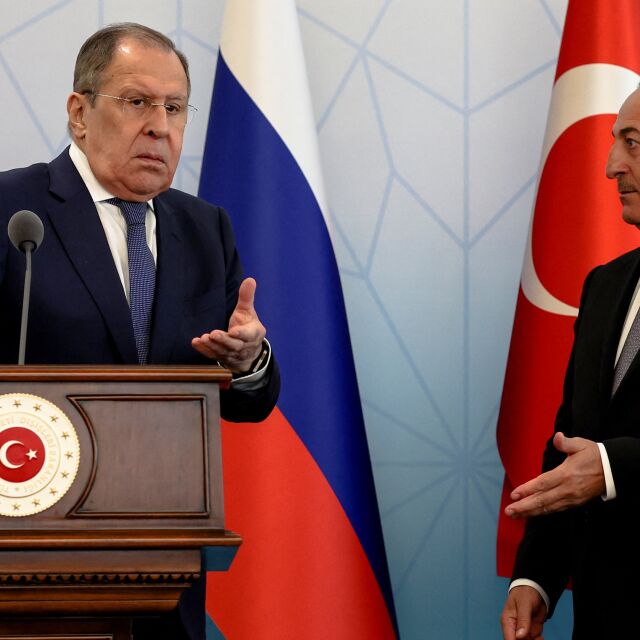 Лавров: За да има среща Путин - Зеленски, трябва първо да се възобновят преговорите