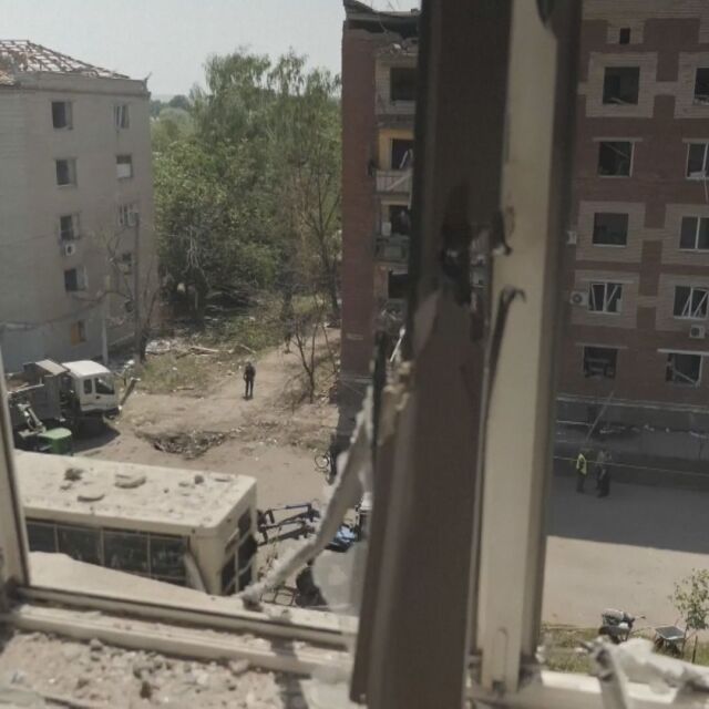 Войната в Украйна: Разрушителни бомбардировки в Лисичанск