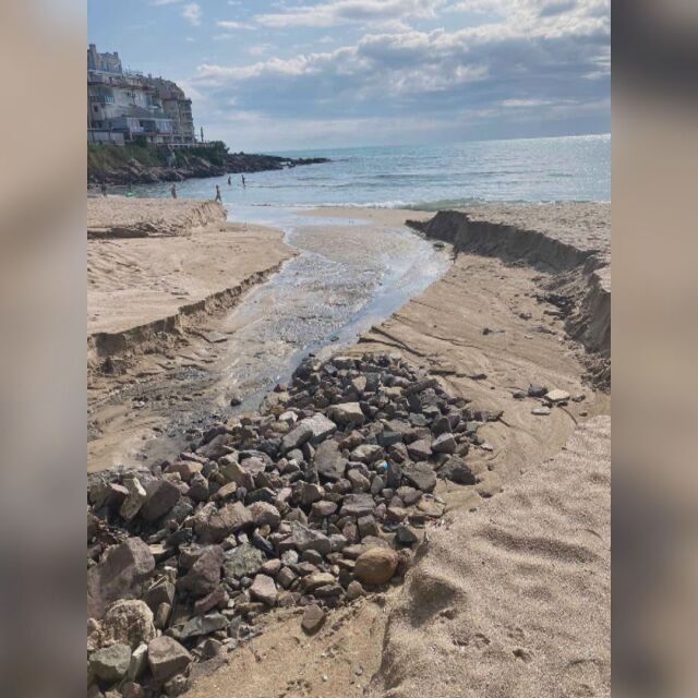Проливните дъждове отново увредиха плажове в Созопол (СНИМКИ)